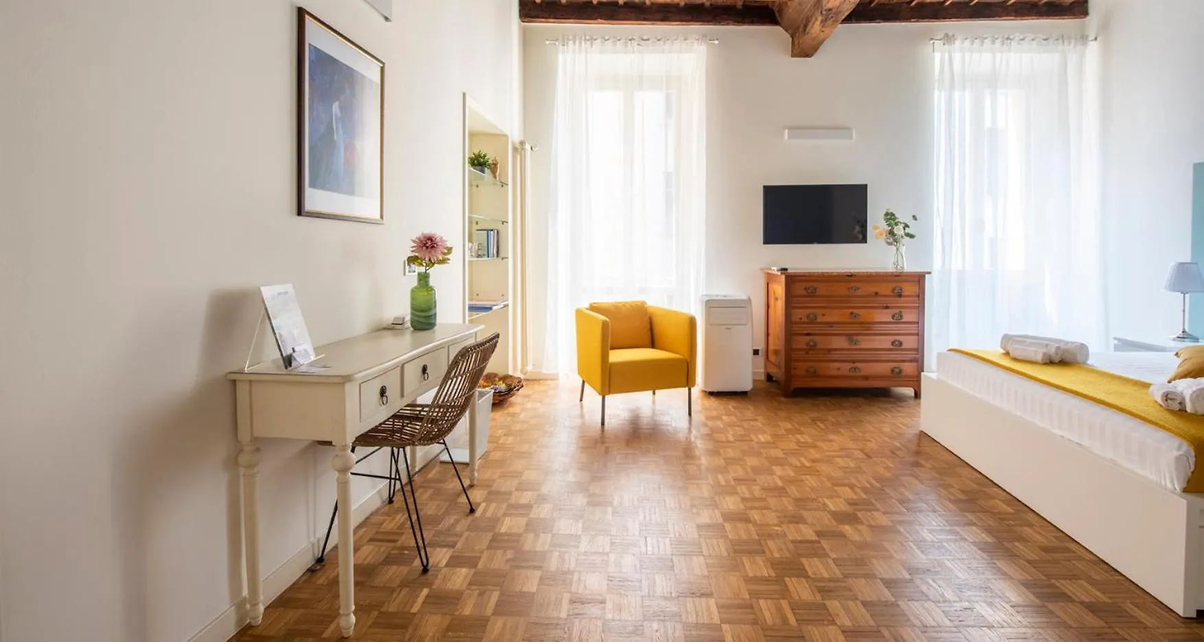 Charming Joivy Flat Next To Duomo Di Como Italien