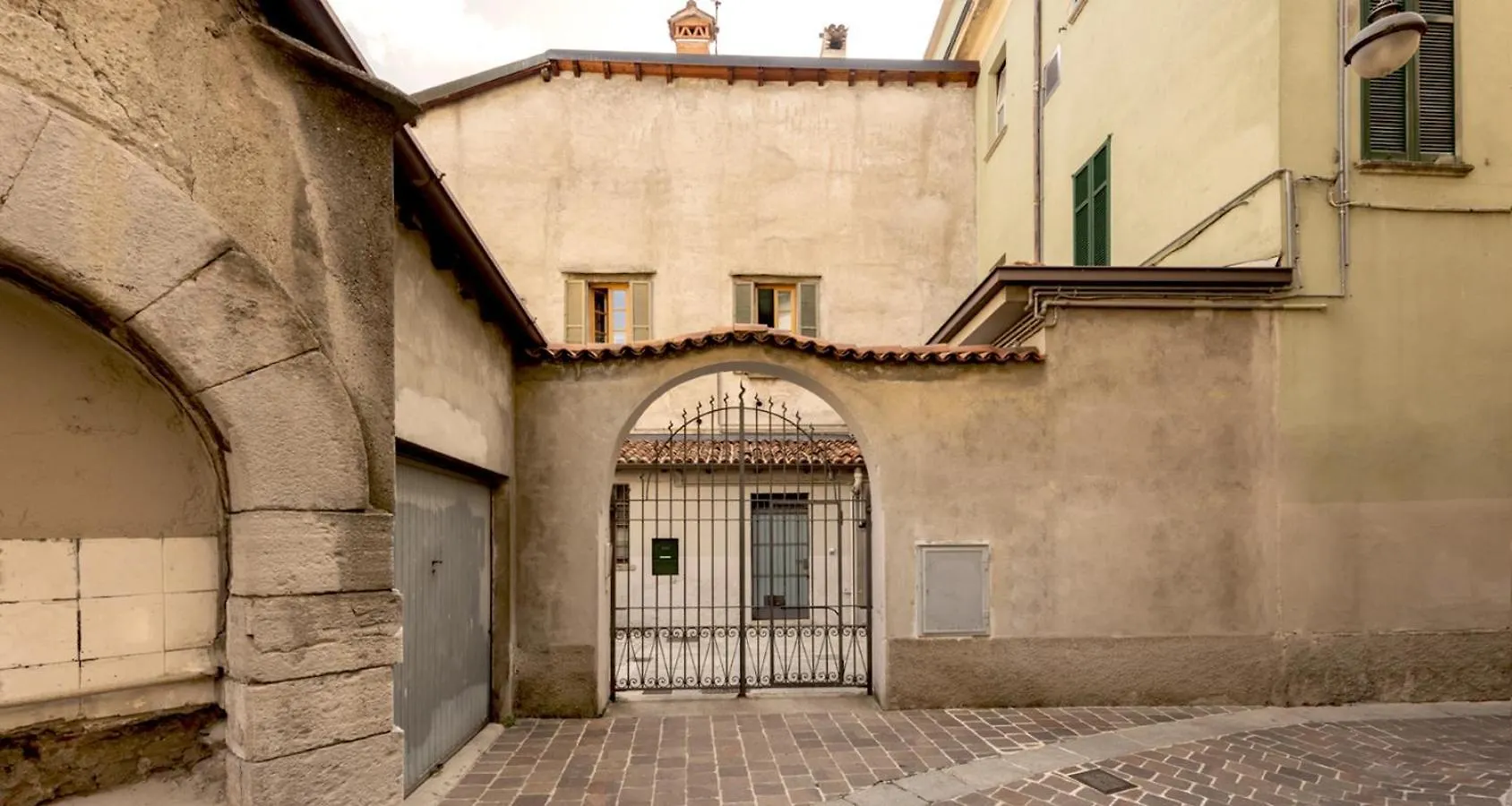 Charming Joivy Flat Next To Duomo Di Como 0*,